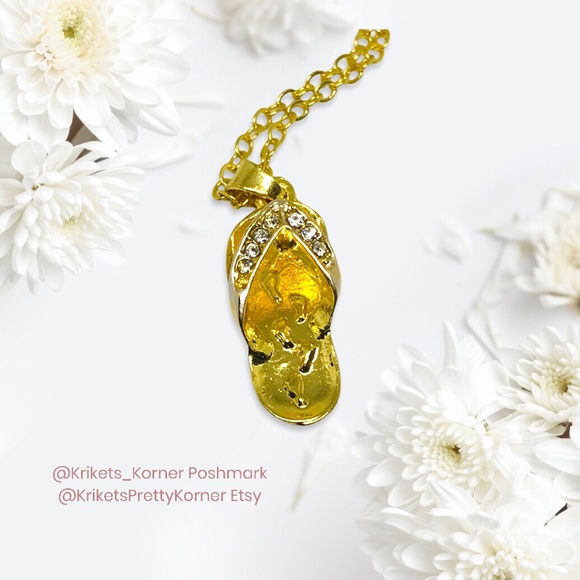 None Jewelry - Flipflop Necklace in gold color with diamond like gems.